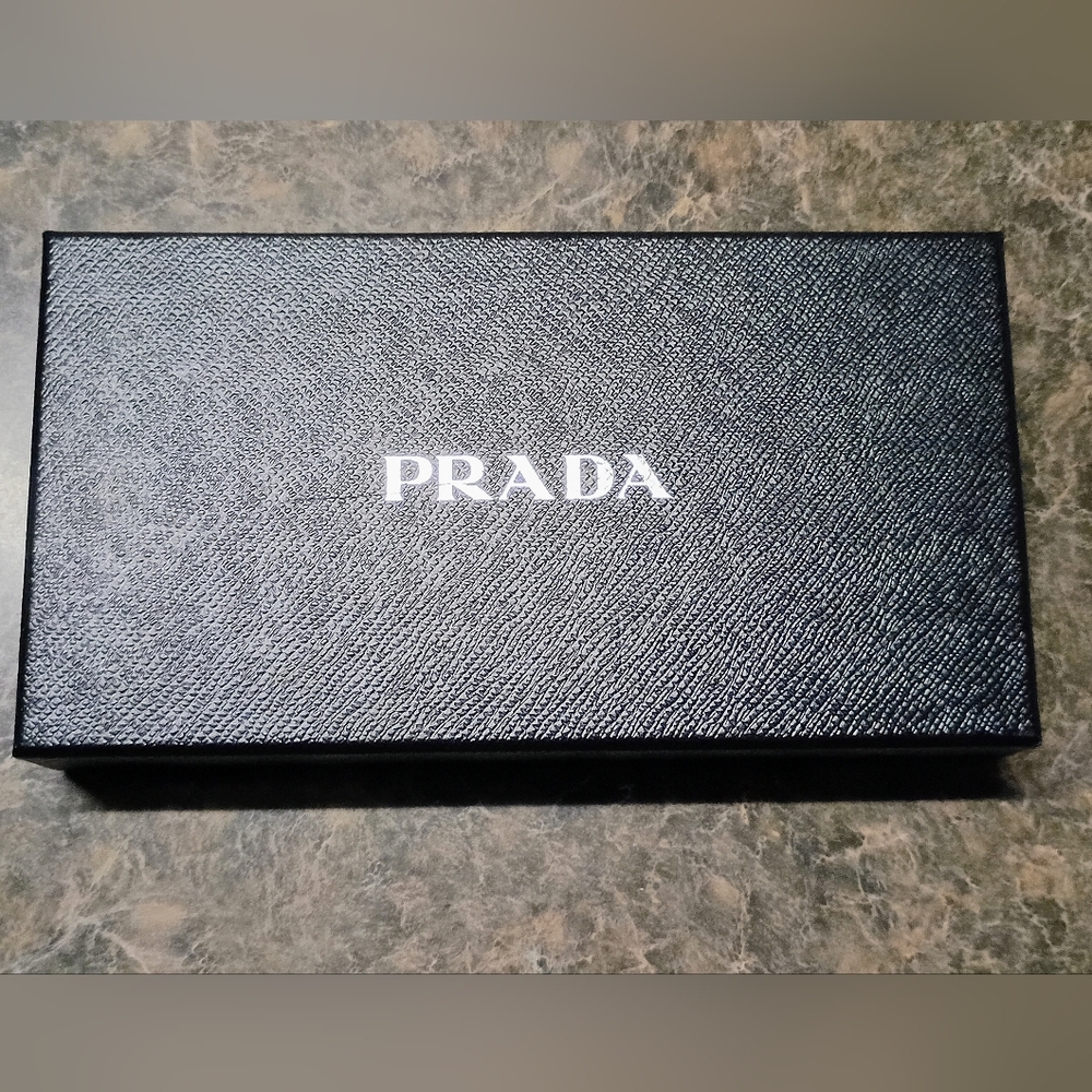 PRADA Saffiano Blue Leather Zip Around Wallet. With Box & AUTHENTICITY Card! - Picture 11 of 11